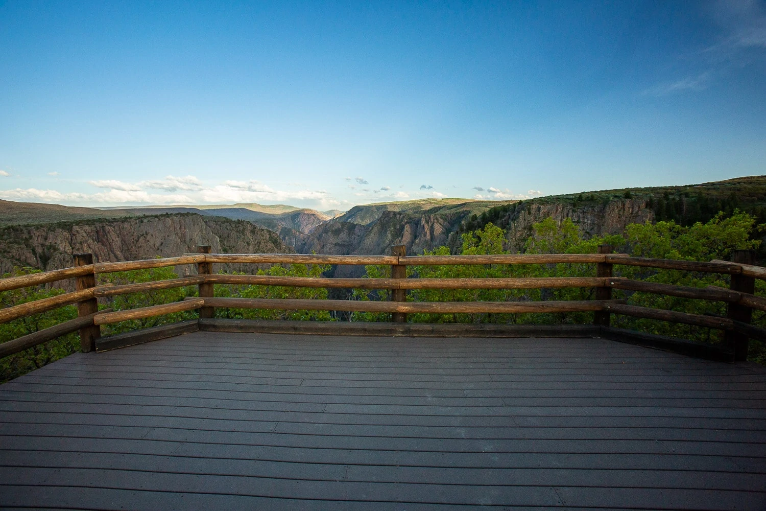 A photo of the deck at Tomichi point in black canyon of the gunnison national park.