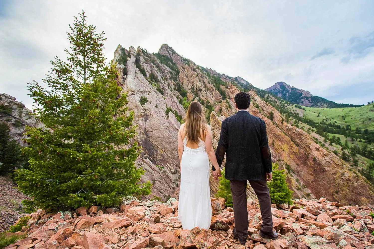 An elopement couple looks out over Eldorado Canyon in Boulder, Colorado.