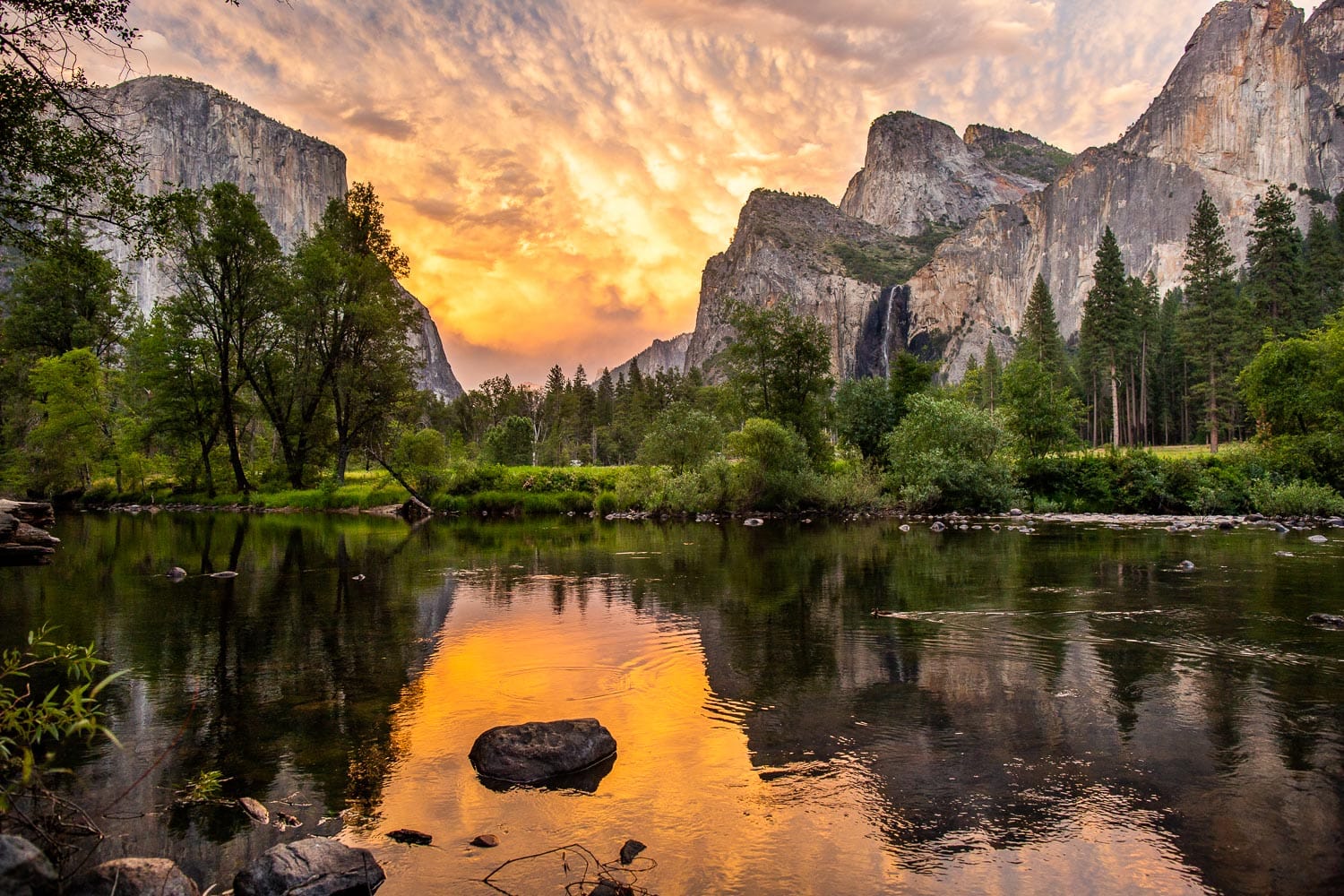 A stunning sunset at valley view in Yosemite by Yosemite national park photographer Lucy Schultz.
