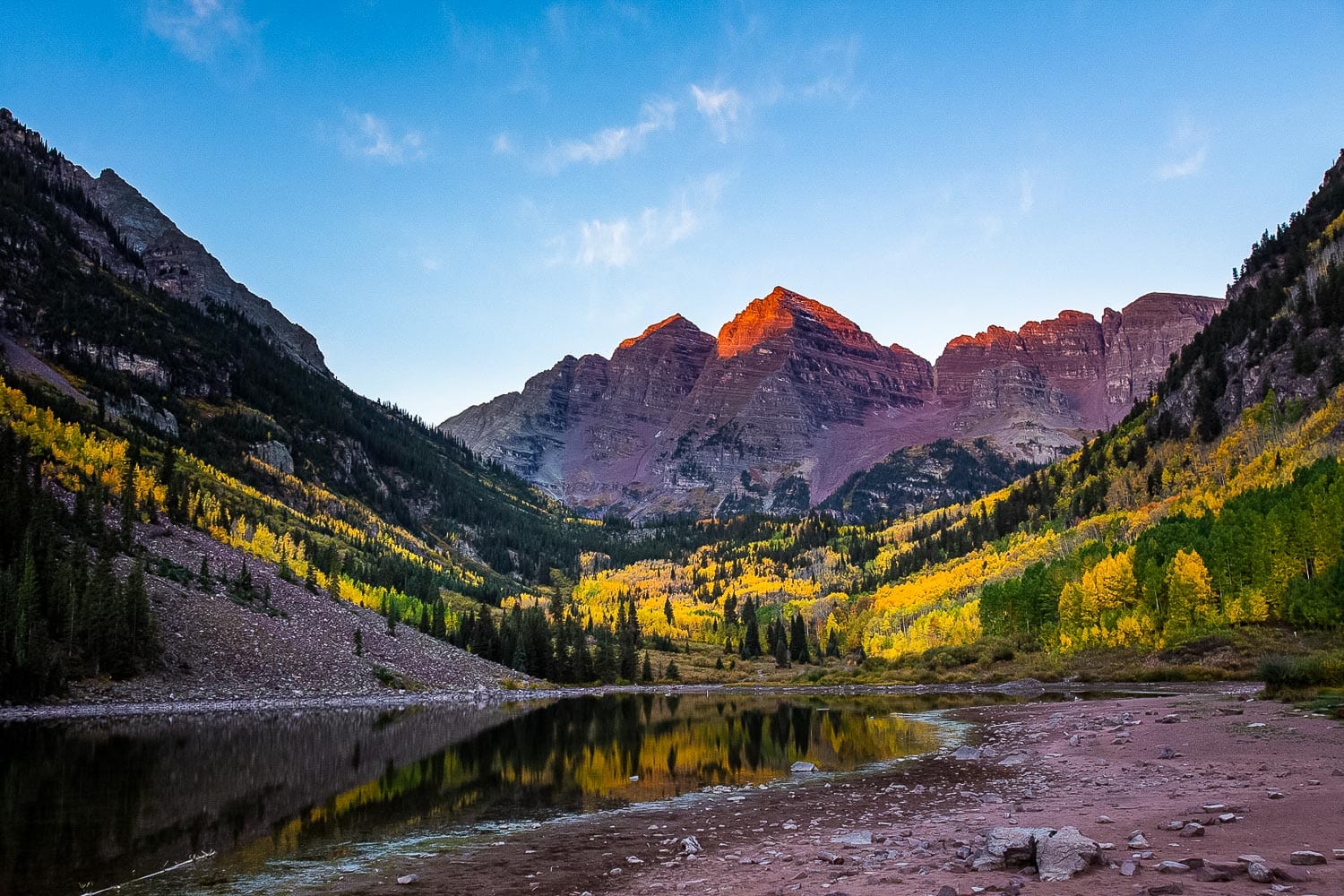 Sunrise at the maroon bells, Colorado in fall