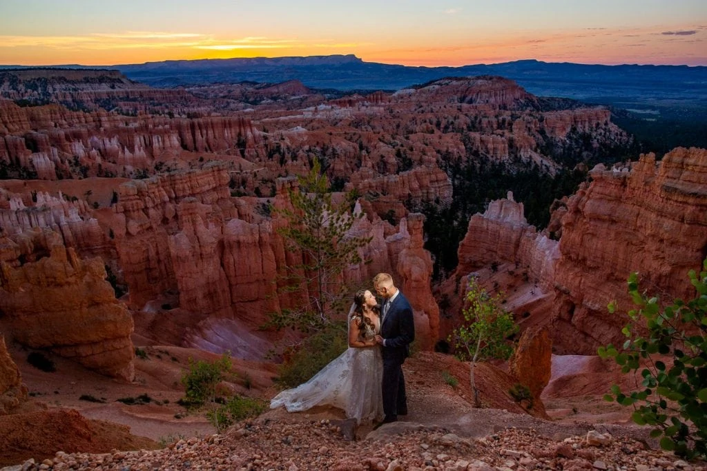 Sunrise at the colorful bryce canyon elopement location with a wedding couple.